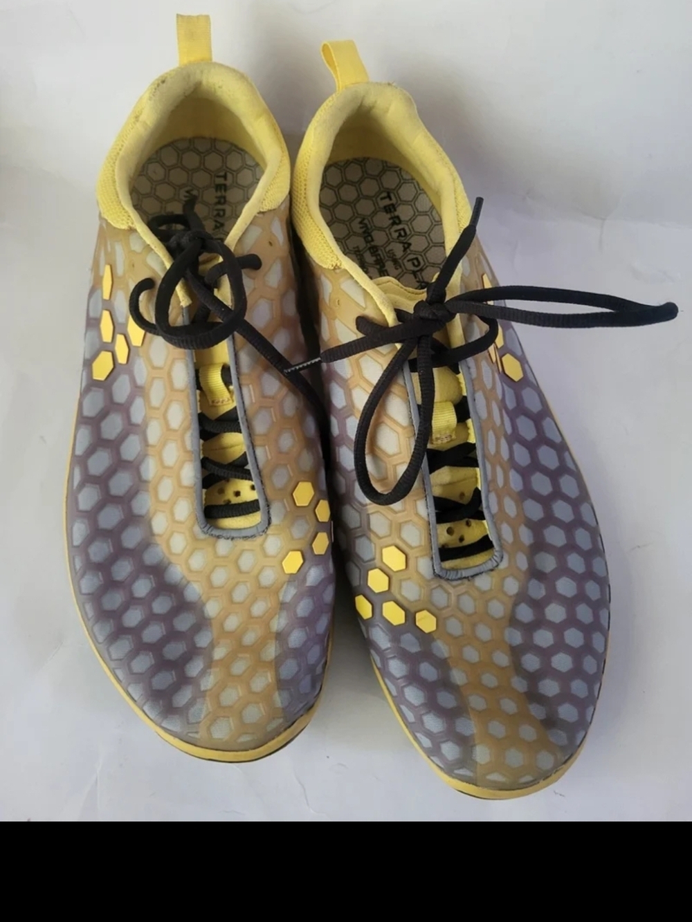 Vivo Barefoot Yellow and Gray Hex-Pattern Athletic Shoes EU 45
